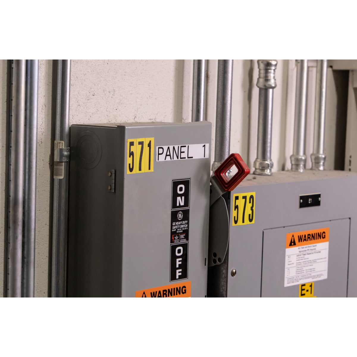 Cartucho de etiquetas 1 rollo (negro sobre blanco), vinilo - BMP51/53